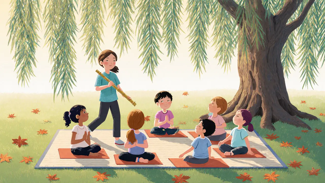 Skupina dětí cvičí jógu po sportovní aktivitě, klidná venkovní atmosféra.